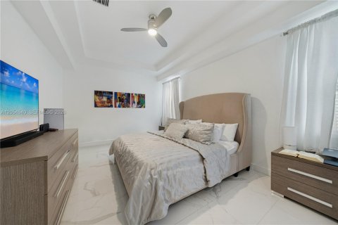 House in Cutler Bay, Florida 4 bedrooms, 248.05 sq.m. № 2261301 - photo 8