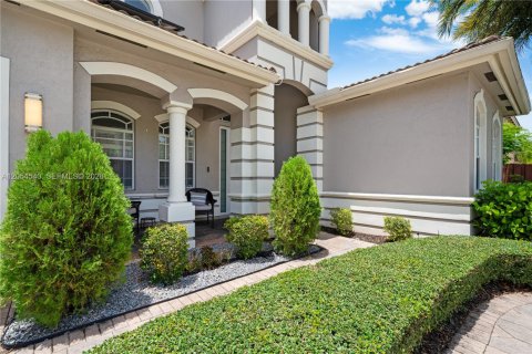 House in Cutler Bay, Florida 4 bedrooms, 248.05 sq.m. № 2261301 - photo 24