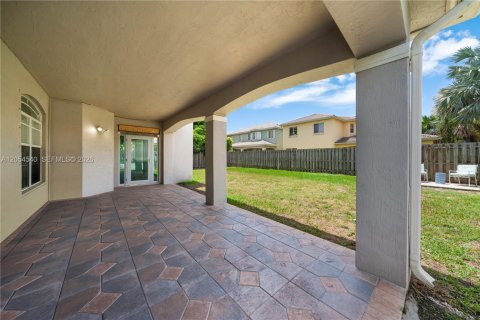 House in Cutler Bay, Florida 4 bedrooms, 248.05 sq.m. № 2261301 - photo 19