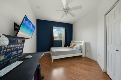 House in Cutler Bay, Florida 4 bedrooms, 248.05 sq.m. № 2261301 - photo 18