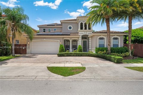 House in Cutler Bay, Florida 4 bedrooms, 248.05 sq.m. № 2261301