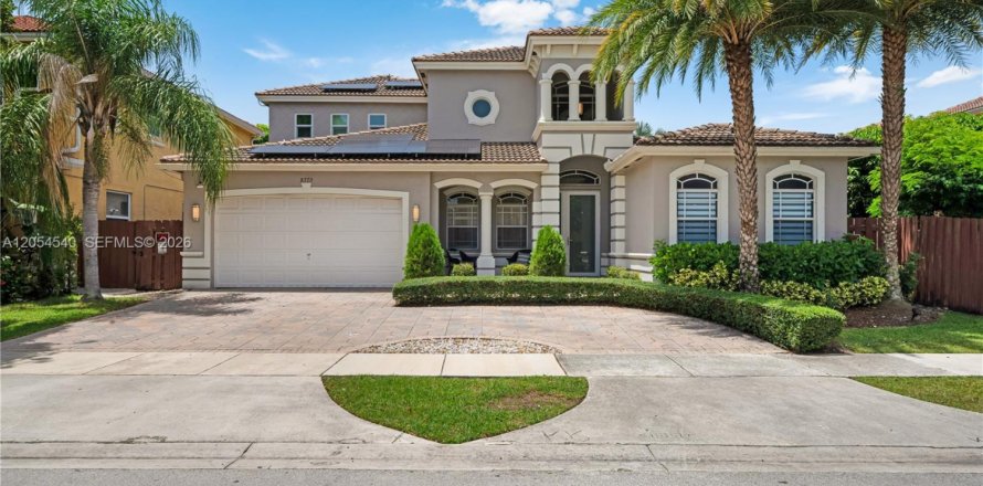 House in Cutler Bay, Florida 4 bedrooms, 248.05 sq.m. № 2261301