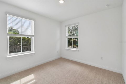 Townhouse in Oviedo, Florida 4 bedrooms, 188.13 sq.m. № 2092888 - photo 26