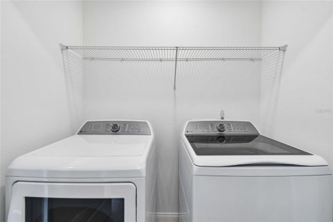 Townhouse in Oviedo, Florida 4 bedrooms, 188.13 sq.m. № 2092888 - photo 23