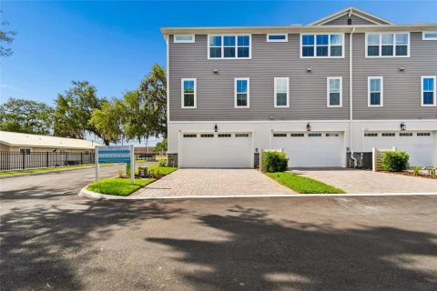 Townhouse in Oviedo, Florida 4 bedrooms, 188.13 sq.m. № 2092888 - photo 28