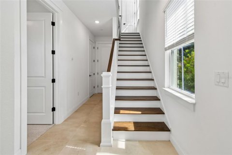 Townhouse in Oviedo, Florida 4 bedrooms, 188.13 sq.m. № 2092888 - photo 6