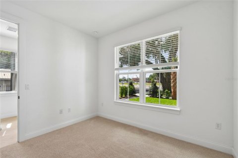 Townhouse in Oviedo, Florida 4 bedrooms, 188.13 sq.m. № 2092888 - photo 8