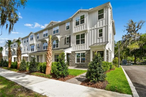 Townhouse in Oviedo, Florida 4 bedrooms, 188.13 sq.m. № 2092888