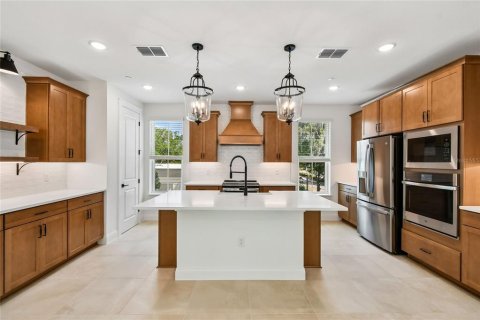 Townhouse in Oviedo, Florida 4 bedrooms, 188.13 sq.m. № 2092888 - photo 5
