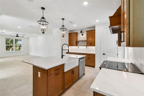 Townhouse in Oviedo, Florida 4 bedrooms, 188.13 sq.m. № 2092888 - photo 3