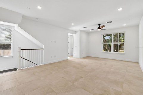 Townhouse in Oviedo, Florida 4 bedrooms, 188.13 sq.m. № 2092888 - photo 14