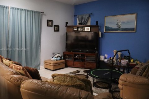 House in Miami Lakes, Florida 4 bedrooms, 232.53 sq.m. № 2006294 - photo 10