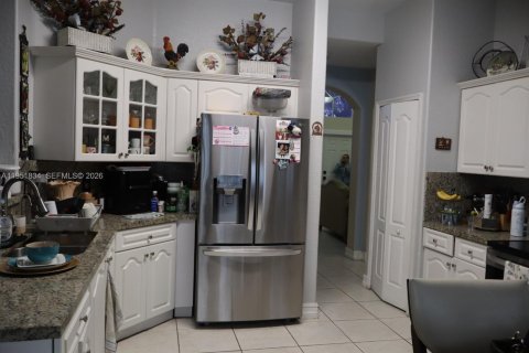 House in Miami Lakes, Florida 4 bedrooms, 232.53 sq.m. № 2006294 - photo 13