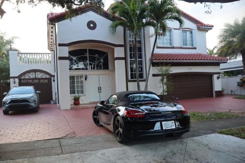 House in Miami Lakes, Florida 4 bedrooms, 232.53 sq.m. № 2006294 - photo 1