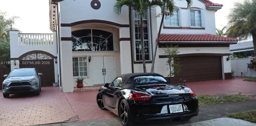 House in Miami Lakes, Florida 4 bedrooms, 232.53 sq.m. № 2006294