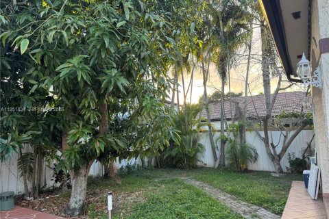 House in Miami Lakes, Florida 4 bedrooms, 232.53 sq.m. № 2006294 - photo 16