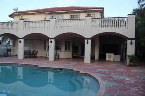 House in Miami Lakes, Florida 4 bedrooms, 232.53 sq.m. № 2006294 - photo 4