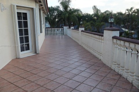 House in Miami Lakes, Florida 4 bedrooms, 232.53 sq.m. № 2006294 - photo 5