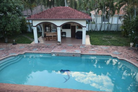 House in Miami Lakes, Florida 4 bedrooms, 232.53 sq.m. № 2006294 - photo 15