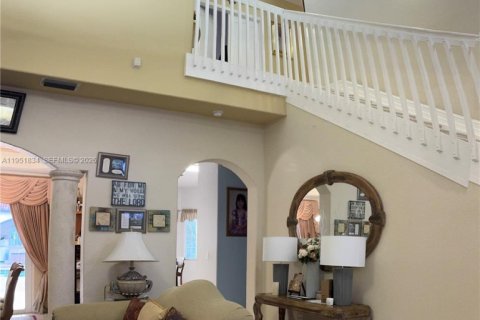 House in Miami Lakes, Florida 4 bedrooms, 232.53 sq.m. № 2006294 - photo 9