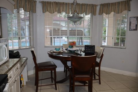 House in Miami Lakes, Florida 4 bedrooms, 232.53 sq.m. № 2006294 - photo 12