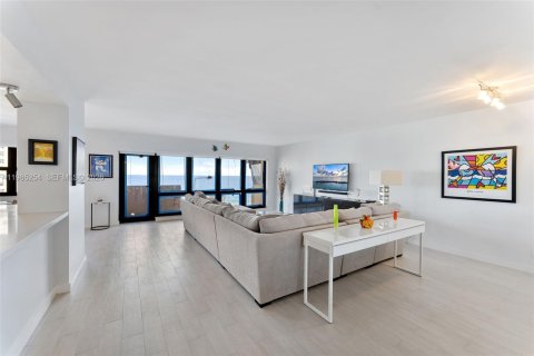 Copropriété à vendre à Lauderdale-by-the-Sea, Floride: 2 chambres, 157.93 m2 № 2027002 - photo 3