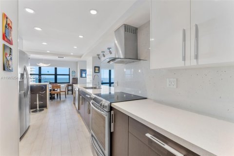 Copropriété à vendre à Lauderdale-by-the-Sea, Floride: 2 chambres, 157.93 m2 № 2027002 - photo 15