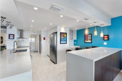 Copropriété à vendre à Lauderdale-by-the-Sea, Floride: 2 chambres, 157.93 m2 № 2027002 - photo 10