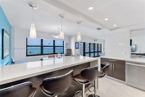 Copropriété à vendre à Lauderdale-by-the-Sea, Floride: 2 chambres, 157.93 m2 № 2027002 - photo 11