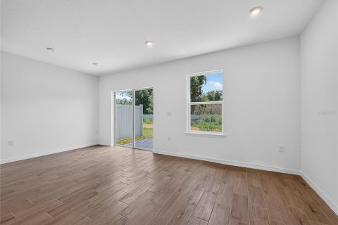Townhouse in Tavares, Florida 3 bedrooms, 134.8 sq.m. № 2206984 - photo 12