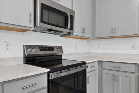 Townhouse in Tavares, Florida 3 bedrooms, 134.8 sq.m. № 2206984 - photo 9