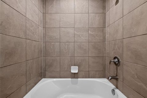 Townhouse in Tavares, Florida 3 bedrooms, 134.8 sq.m. № 2206984 - photo 16