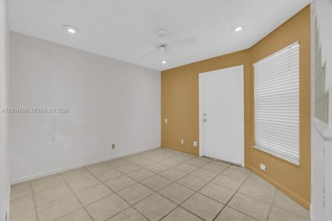 Купить таунхаус в Тамарак, Флорида 3 спальни, 167.87м2, № 2007572 - фото 12