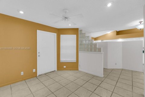 Купить таунхаус в Тамарак, Флорида 3 спальни, 167.87м2, № 2007572 - фото 11