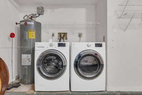 Купить таунхаус в Тамарак, Флорида 3 спальни, 167.87м2, № 2007572 - фото 13