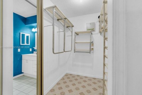 Купить таунхаус в Тамарак, Флорида 3 спальни, 167.87м2, № 2007572 - фото 24