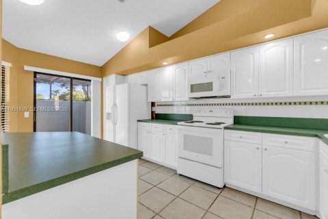 Купить таунхаус в Тамарак, Флорида 3 спальни, 167.87м2, № 2007572 - фото 3