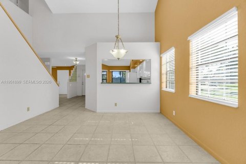 Купить таунхаус в Тамарак, Флорида 3 спальни, 167.87м2, № 2007572 - фото 18