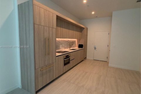 Condo in Miami, Florida, 1 bedroom  № 2067738 - photo 2