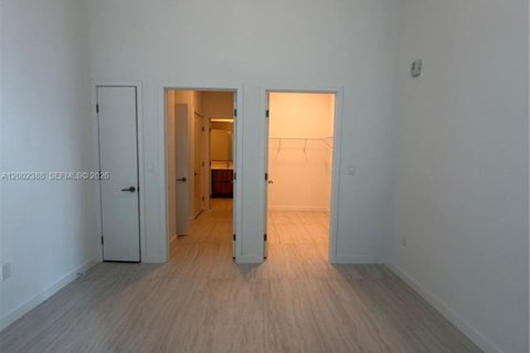 Condo in Miami, Florida, 1 bedroom  № 2067738 - photo 9