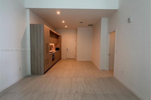 Condo in Miami, Florida, 1 bedroom  № 2067738 - photo 3