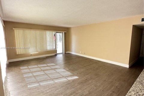 Copropriété à vendre à Coral Springs, Floride: 2 chambres, 125.42 m2 № 1946719 - photo 3