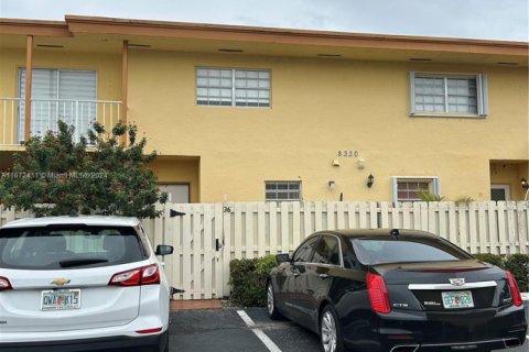 Condominio en Miami, Florida, 2 dormitorios  № 2077007
