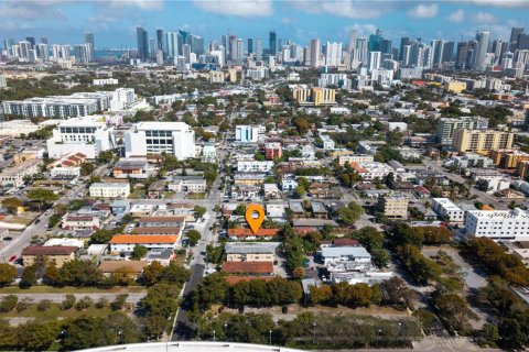 Commercial property in Miami, Florida № 2080210