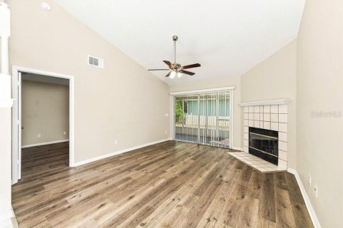 Villa ou maison à louer à Winter Springs, Floride: 3 chambres, 136.38 m2 № 2434890 - photo 4