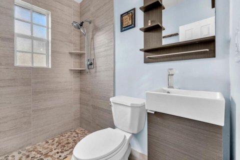 House in Hollywood, Florida 3 bedrooms, 77.85 sq.m. № 2193086 - photo 10