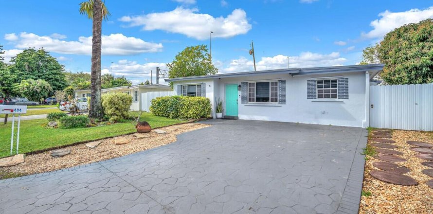 House in Hollywood, Florida 3 bedrooms, 77.85 sq.m. № 2193086