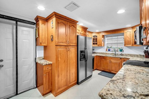 House in Hollywood, Florida 3 bedrooms, 77.85 sq.m. № 2193086 - photo 6