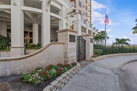 Condo in Clearwater, Florida, 2 bedrooms  № 2398318 - photo 23