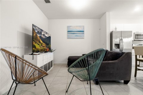 Townhouse in Miami, Florida 3 bedrooms, 123.37 sq.m. № 2028470 - photo 11